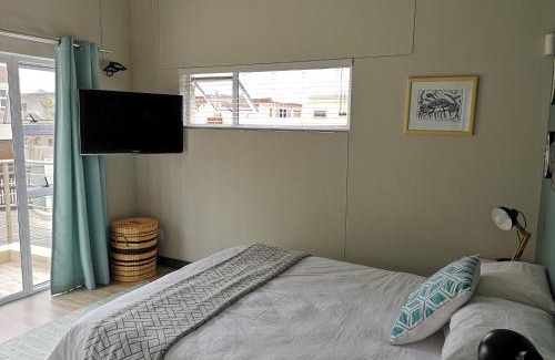 Vineta Apartment | The Waterfront Cottage F12