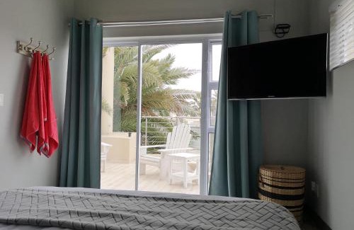 Vineta Apartment | The Waterfront Cottage F12