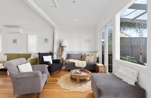 Erowal Bay House | The Waterfront House - Pet Friendly - Absolute Waterfront