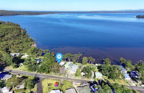 Erowal Bay House | The Waterfront House - Pet Friendly - Absolute Waterfront