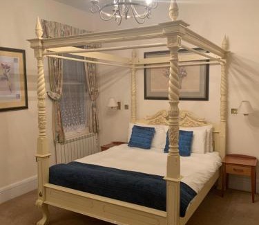 Newport Hotel | The Waterloo Hotel & Bistro