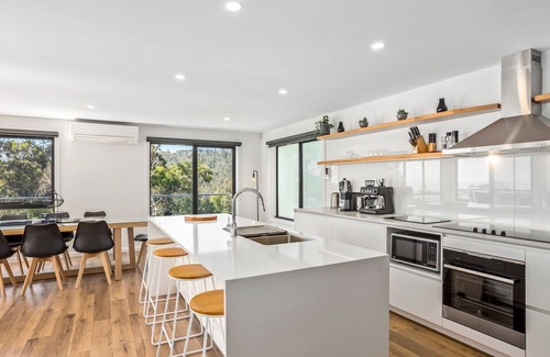 Wye River House | The Wave House - Family home in the tree tops with ocean views