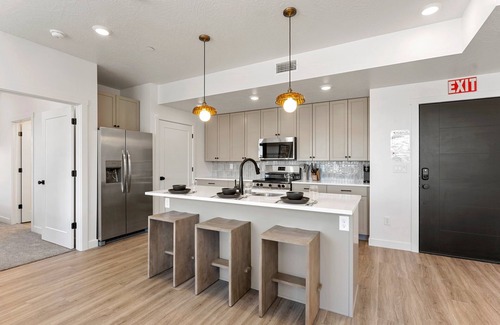 Washington Condo | The Way Station: Resort Pools, Lazy River, Waterslide + Pickleball