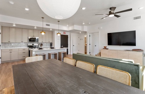 Washington Condo | The Way Station: Resort Pools, Lazy River, Waterslide + Pickleball
