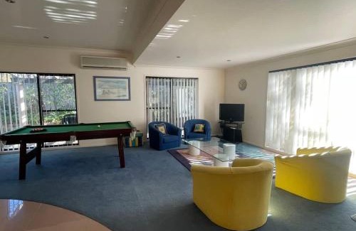 Mollymook House | The Weekender - walk to beach & golf club