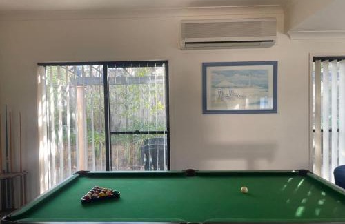 Mollymook House | The Weekender - walk to beach & golf club
