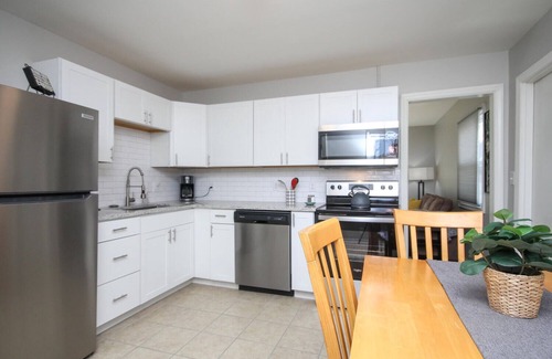 Charlotte House | The West End Jewel, a Spotless & Inviting Home Near Uptown.