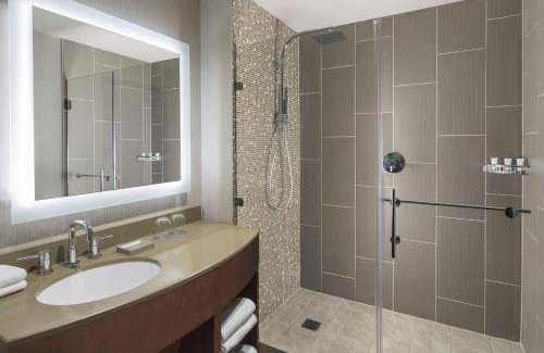 Sobro Hotel | The Westin Nashville Traditional Room, Guest room, 1 King