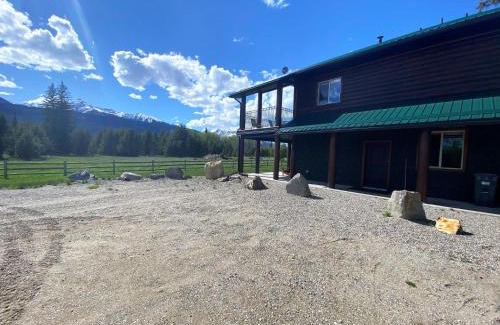Valemount Villa | The Westview Cabin