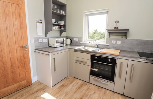 North Uist Cottage | THE WHEELHOUSE, romantic, country holiday cottage in Balivanich