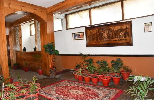 Old Manali Hotel | The Whispering Inn Resort and Bar (An Exotic Vintage Beauty)