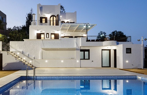 Bali Villa | The White House of Bali, an outstanding Seaview villa, a w/private pool (14pax)