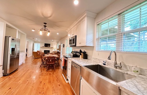 Robert House | The Whitehouse – Louisiana Country Getaway on 8 Peaceful Acres with Pond Views