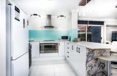 South Yunderup Villa | The Whitehouse - South Yunderup