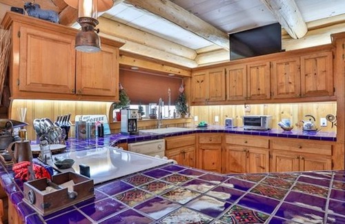 Crestline Cabin | The WIld West Cabin Retreat - a mountain getaway 🏔