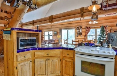 Crestline Cabin | The WIld West Cabin Retreat - a mountain getaway 🏔