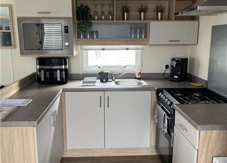 Dinas House | The willerby whitetower Caernarfon