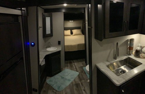 West Oak Hill RV Rental | The Willie RV/Camper
