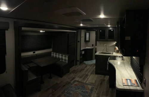 West Oak Hill RV Rental | The Willie RV/Camper