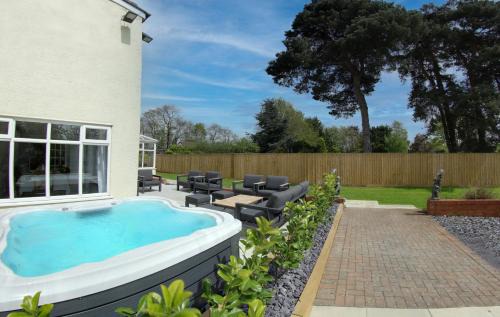 Grimsby House | The Willows
