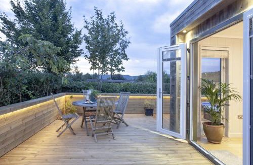 Cheddar Ski Chalet | The Willows, Strawberryfield Park