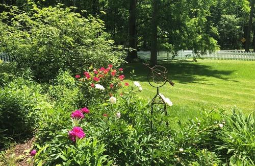 Indianapolis Apartment | The Woodland Hideaway at Fox Knoll-Grand Park! Concerts! Sleeps 4+-Entire floor!
