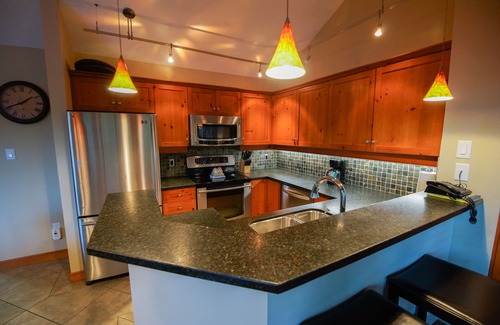 Blackcomb House | The Woods - Renovated, Family Friendly Condo on Free Shuttle and Golf Course