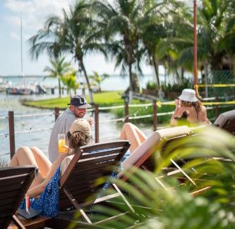 Centro Hostel | The Yak Lake House - Hostal Bacalar