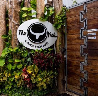 Centro Hostel | The Yak Lake House - Hostal Bacalar
