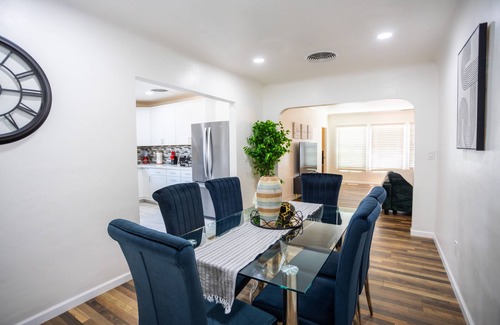 Yuma Townsite House | The Yuma White Modern Pool Home