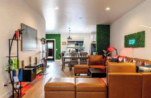 Sheridan House | The Zen Den – Wellness Retreat with Sauna, Red Light Therapy & Biohacking Touche