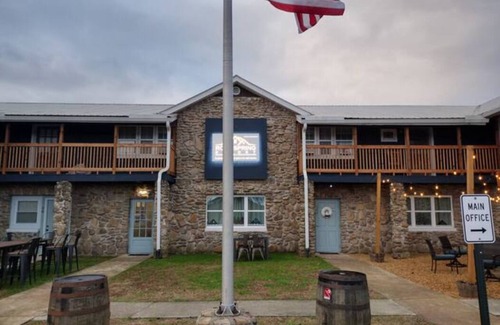 Rock Spring Apartment | Theatre and Treehouse Arcade at Rock Spring Resort