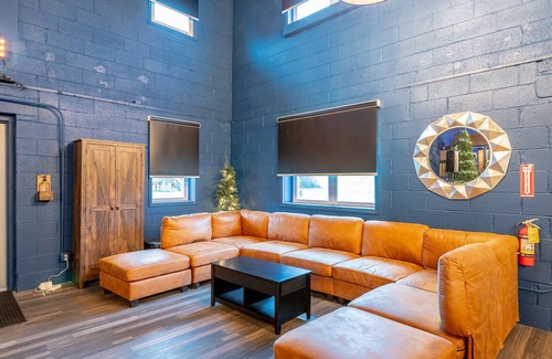 Rock Spring Apartment | Theatre and Treehouse Arcade at Rock Spring Resort