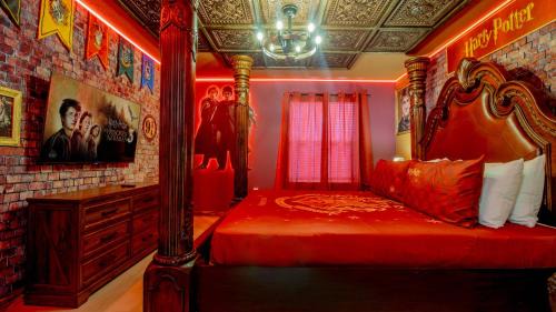 Four Corners House | Themed 5BR Resort Escape With Game Room & Pool 15987