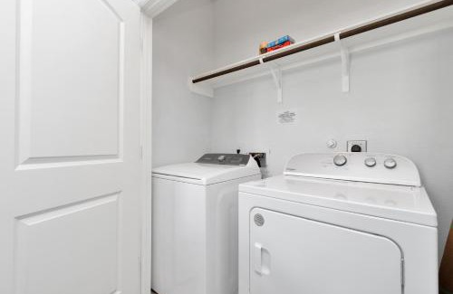 Southeast Houston Apartment | Themed Unit 2BD 2BA Near NRG HOU Med Center S