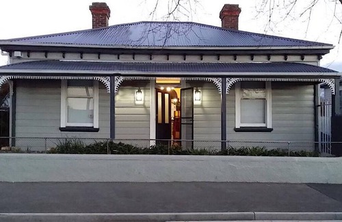 Invermay House | There was a Crooked House, close to Launceston CBD, UTAS University & Stadium, r