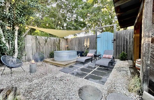 Monticello Park Apartment | TheStudio@MonticelloPark-CowboyPool+Hottub+KingBed