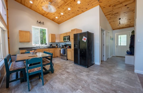 Manistique House | Thimbleberry Cottage: Golden Leaves & Cozy Evenings – A Fall Escape to Remember