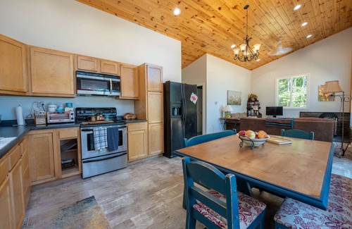 Manistique House | Thimbleberry Cottage: Golden Leaves & Cozy Evenings – A Fall Escape to Remember