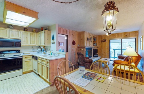 Purgatory Condo | Third-floor mountain-view condo within walking distance of slopes