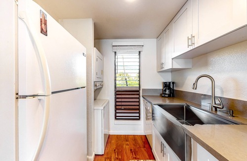 Maalaea Condo | Third floor oceanfront condo w/outdoor pool access, ocean view, and private W/D