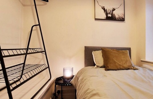Clayton House | This 3-bedroom house has 4 beds plus an extra sofa bed, commonly hosting groups up of 6