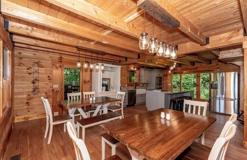 Townsend Cabin | This 5 bedroom 5 bath log cabin with spectacular views, secluded, & Hot-tub