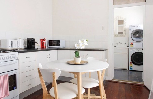 South Fremantle Apartment | This apartment is a 1 bedroom(s), 1 bathrooms, located in South Fremantle, WA.