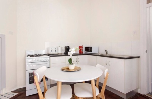 South Fremantle Apartment | This apartment is a 1 bedroom(s), 1 bathrooms, located in South Fremantle, WA.