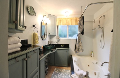 Rockaway Beach Cabin | This apartment is a 1 bedroom(s), 1 bathrooms, located in Rockaway Beach, OR.