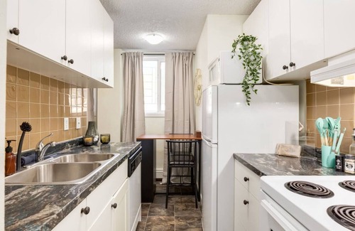 Crescent Heights Apartment | This apartment is a 1 bedroom(s), 1 bathrooms, located in Calgary, AB.