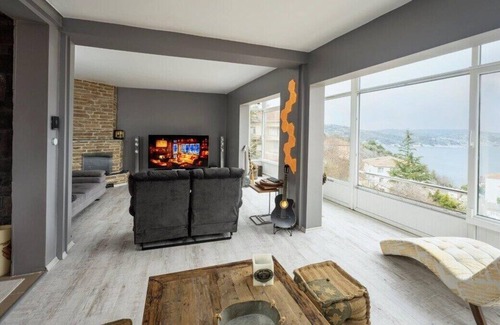 Tarabya Mahallesi Apartment | This apartment is a 2 bedroom(s), 1 bathrooms, located in Sarıyer, İstanbul.