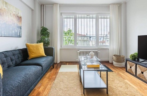 Etiler Apartment | This apartment is a 2 bedroom(s), 1 bathrooms, located in Beşiktaş, İstanbul.