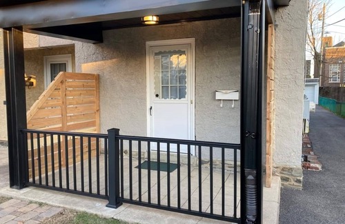 Bryn Mawr Apartment | This apartment is a 2 bedroom(s), 1 bathrooms, located in Bryn Mawr, PA.